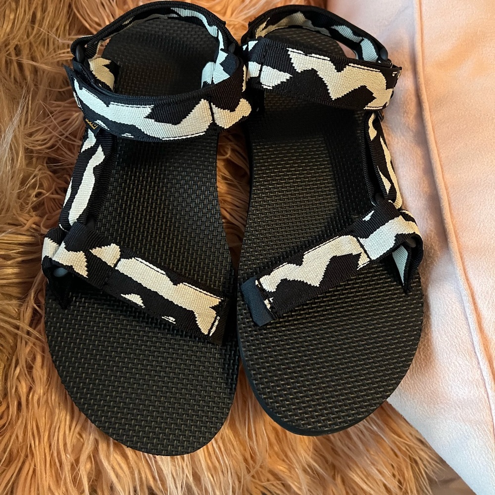 BN - Teva Sandals
